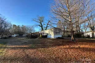 200 Rolling Oaks Dr, Hendersonville, NC 28791 - Photo 3