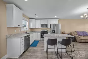 701 3rd St SE, Conover, NC 28613 - Photo 7