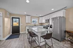 701 3rd St SE, Conover, NC 28613 - Photo 9