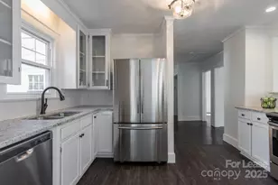 815 E Front St, Statesville, NC 28677 - Photo 9