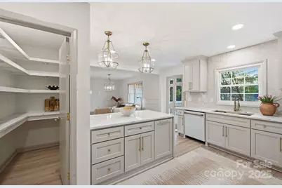 6300 Burlwood Road, Charlotte, NC 28211 - Photo 5