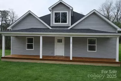 1820 N Hewitt Avenue, Newton, NC 28658 - Photo 1