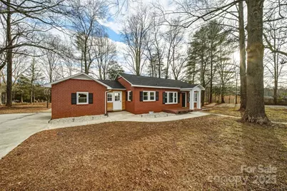 2048 Quiet Lane, Hickory, NC 28602 - Photo 3