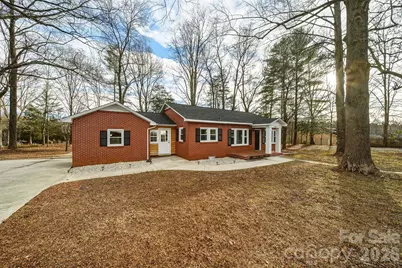 2048 Quiet Lane, Hickory, NC 28602 - Photo 3