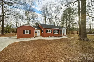 2048 Quiet Ln, Hickory, NC 28602 - Photo 3