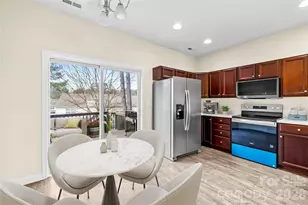 15558 Stronvar House Ln, Charlotte, NC 28277 - Photo 9