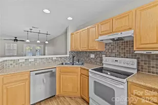 10923 Holly Ridge Blvd, Charlotte, NC 28216 - Photo 7