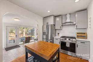 5712 Oak Dr, Charlotte, NC 28216 - Photo 15