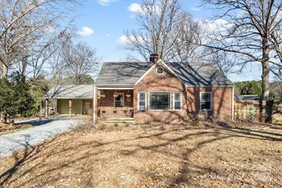 5712 Oak Drive, Charlotte, NC 28216 - Photo 1