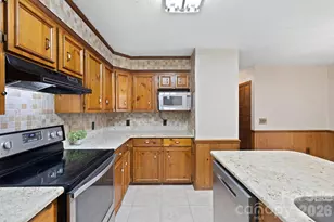 40 Country Bear Ln, Flat Rock, NC 28731 - Photo 9