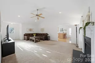 1636 Mayfair Dr, Conover, NC 28613 - Photo 5