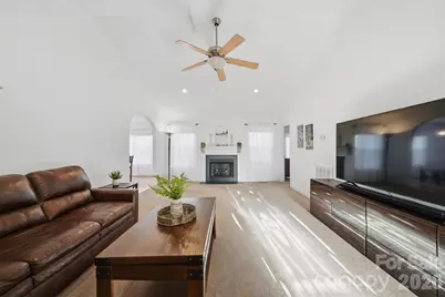 1636 Mayfair Drive, Conover, NC 28613 - Photo 3