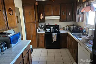 211 Holly Mountain Ln, Fletcher, NC 28732 - Photo 5