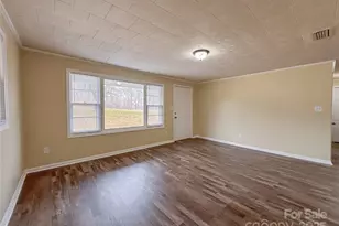 3002 Denwood Dr, Claremont, NC 28610 - Photo 3