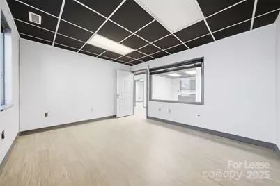 615 Main Avenue SW, Hickory, NC 28602 - Photo 17