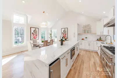 2801 Huntingtowne Farms Lane, Charlotte, NC 28210 - Photo 3