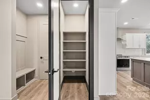 2418 Crestview Dr, Charlotte, NC 28216 - Photo 11