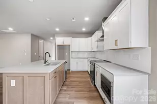 2418 Crestview Dr, Charlotte, NC 28216 - Photo 15