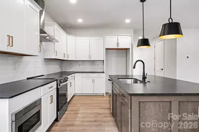 2416 Crestview Drive, Charlotte, NC 28216 - Photo 7