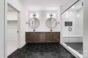 2416 Crestview Dr, Charlotte, NC 28216 - Photo 3