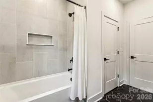 2412 Crestview Dr, Charlotte, NC 28216 - Photo 37
