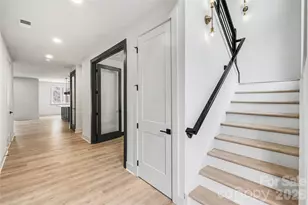 2412 Crestview Dr, Charlotte, NC 28216 - Photo 5