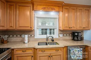 2833 Valleywood Dr, Gastonia, NC 28054 - Photo 5