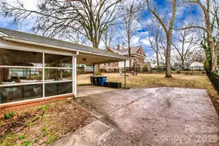 516 S Mulberry St, Statesville, NC 28677 - Photo 5
