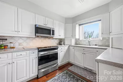 1403 Fleetwood Plaza, Hendersonville, NC 28739 - Photo 5