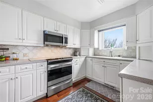 1403 Fleetwood Plaza, Hendersonville, NC 28739 - Photo 5