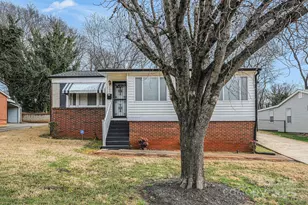 133 S Caldwell Ave, Newton, NC 28658 - Photo 3