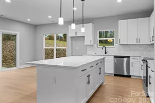 8823 Dogwood Dr, Charlotte, NC 28215 - Photo 7