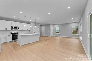 8823 Dogwood Dr, Charlotte, NC 28215 - Photo 9