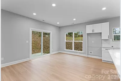 8823 Dogwood Drive, Charlotte, NC 28215 - Photo 9