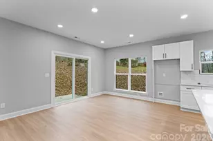 8823 Dogwood Dr, Charlotte, NC 28215 - Photo 9