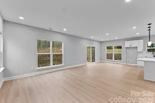 8823 Dogwood Dr, Charlotte, NC 28215 - Photo 13