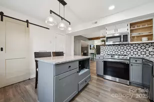 8838 Hunter Ridge Dr, Charlotte, NC 28226 - Photo 3