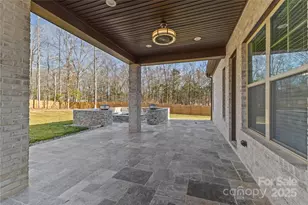 8804 Casa Lake Dr, Charlotte, NC 28215 - Photo 9