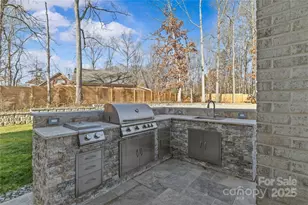 8804 Casa Lake Dr, Charlotte, NC 28215 - Photo 11