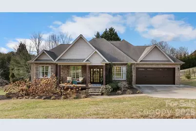 402 Golfview Court SE, Lenoir, NC 28645 - Photo 1