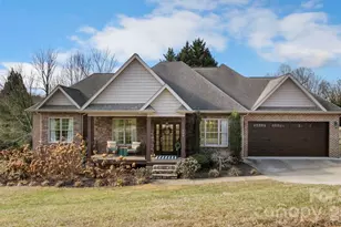 402 Golfview Ct SE, Lenoir, NC 28645 - Photo 1