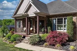 402 Golfview Ct SE, Lenoir, NC 28645 - Photo 3