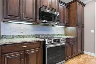 402 Golfview Ct SE, Lenoir, NC 28645 - Photo 9