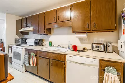 833 Farmhurst Drive, Charlotte, NC 28217 - Photo 9