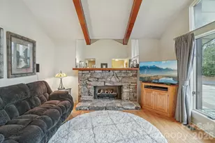 19 Hickory Ct Ln, Hendersonville, NC 28792 - Photo 9