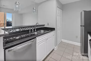 300 W 5th St, Charlotte, NC 28202 - Photo 13