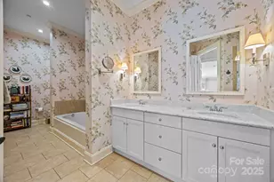 477 Fenton Pl, Charlotte, NC 28207 - Photo 15