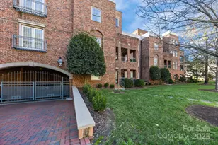 477 Fenton Pl, Charlotte, NC 28207 - Photo 23