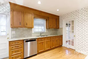 8219 Cliffside Dr, Charlotte, NC 28270 - Photo 9