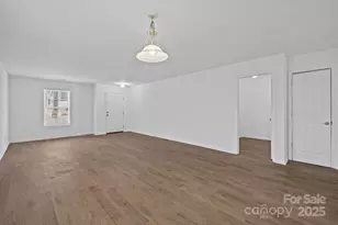 8618 Herons Pond Ct, Charlotte, NC 28215 - Photo 5